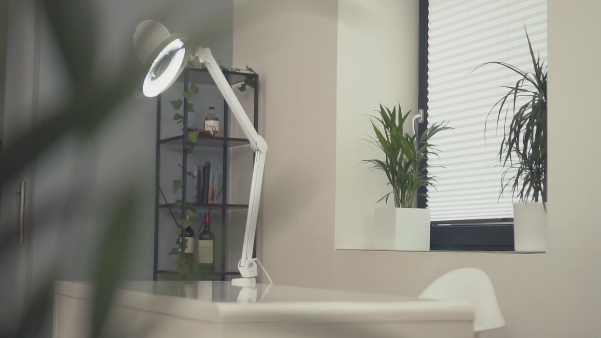 Lumeno 721X Magnifying Lamp/Workplace Lamp 60 LEDs, Coloured Rubber Guard