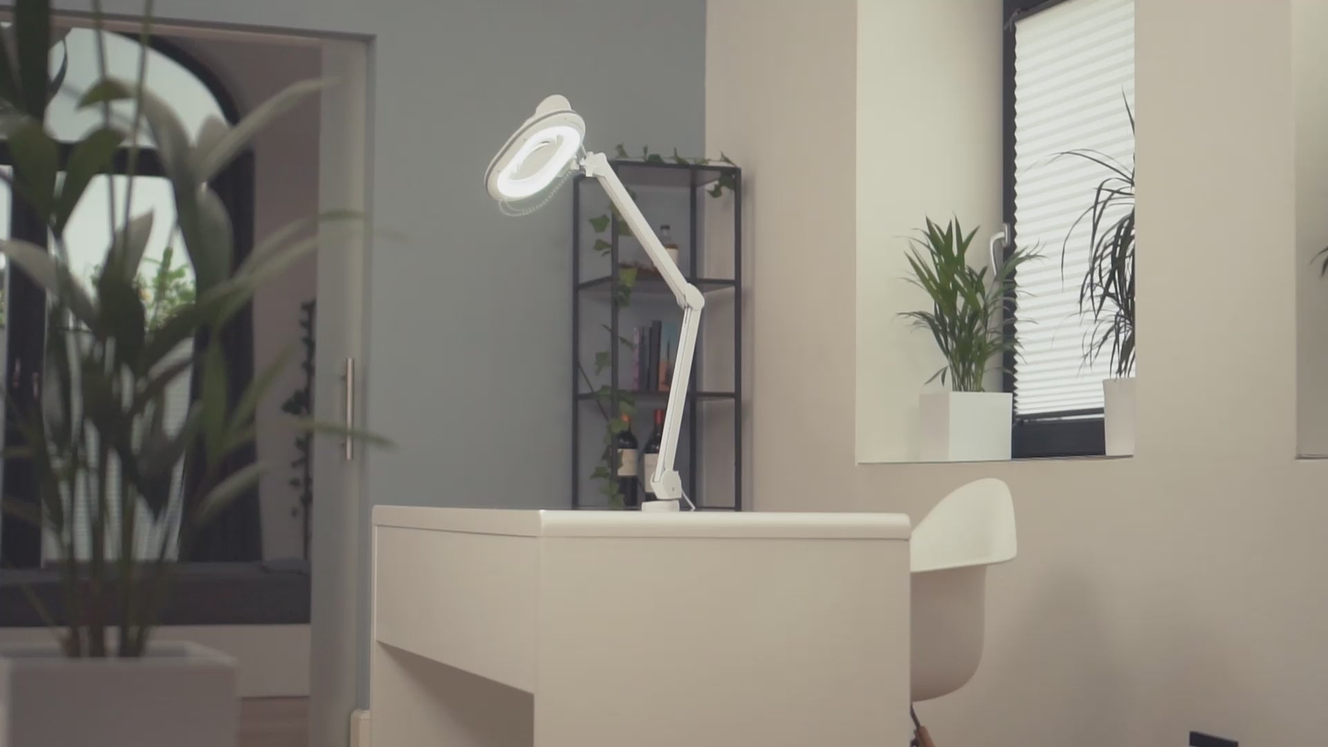 Lumeno 861XGR Magnifying Lamp/Workplace Light 60 LEDs Oval Crystal-Clear Lens Rubber Ring