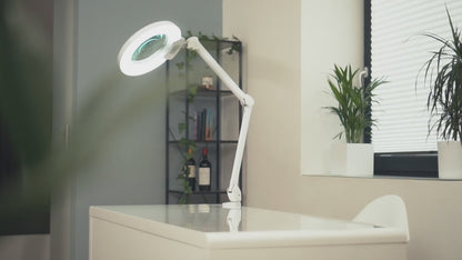 Lumeno 824XPRO Lámpara de lupa LED regulable con conmutación de segmentos y carcasa metálica